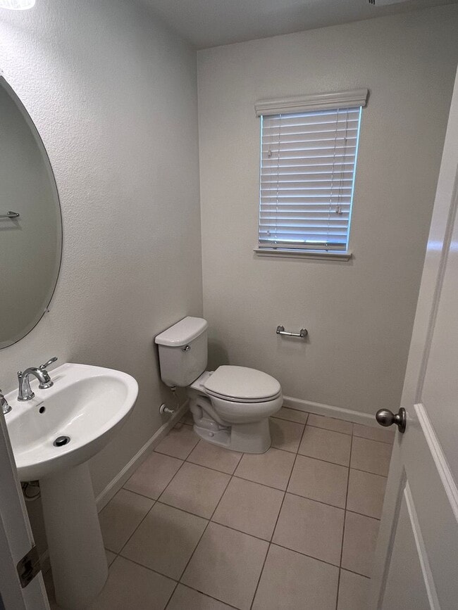 Building Photo - BEAUTIFUL HOME IN WEST ROSEVILLE!!