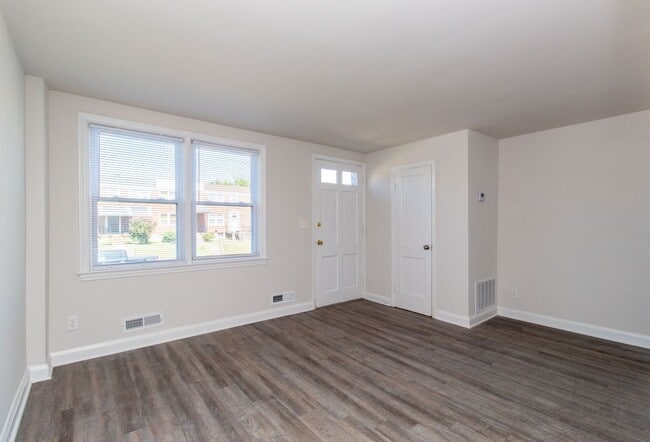 Building Photo - 4539 Shamrock Ave