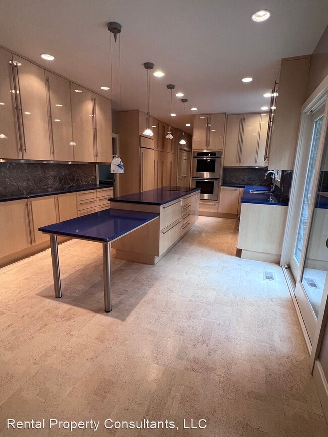 Building Photo - 4 br, 2.5 bath House - 7345 Oliver Woods D...