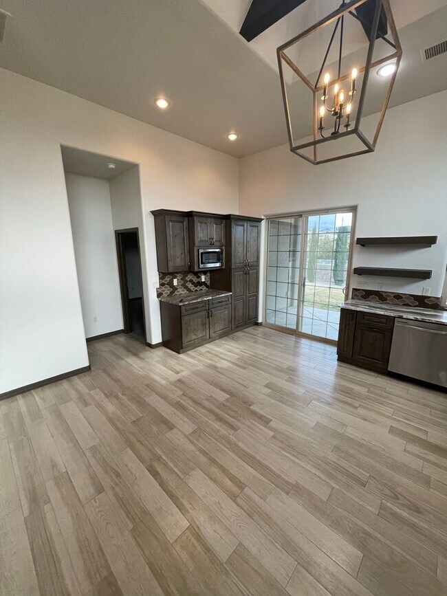 Foto del edificio - Beautiful Contemporary Style Home in Sonom...