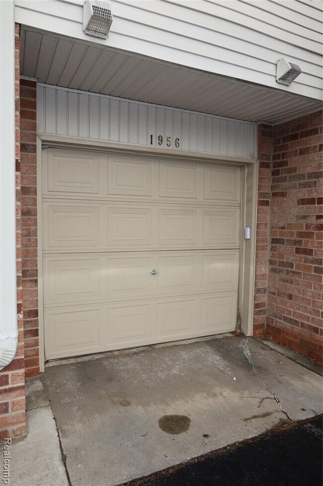 Foto del edificio - 1956 Campau Farms Cir