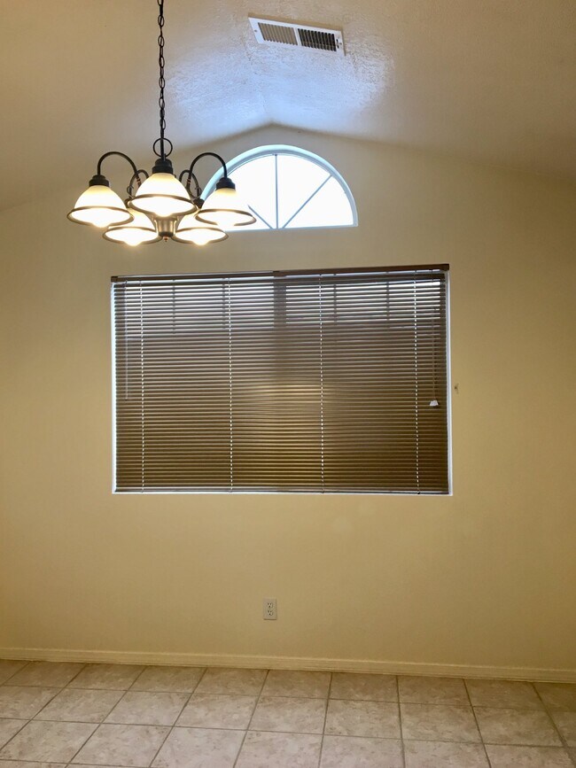 Foto del edificio - Enchanted Hills - 3BR w/AC