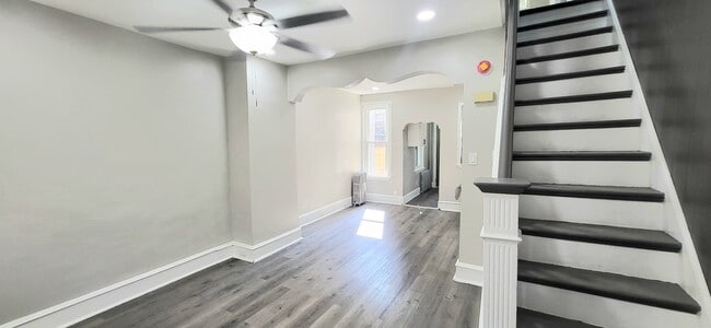 Building Photo - 3036 N Stillman St