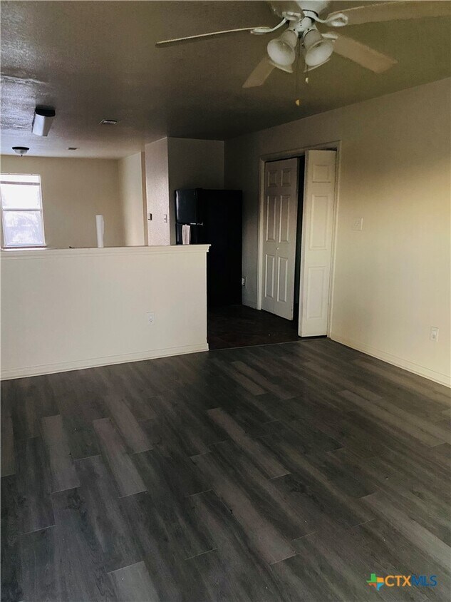 Building Photo - 3007 Cantabrian Dr