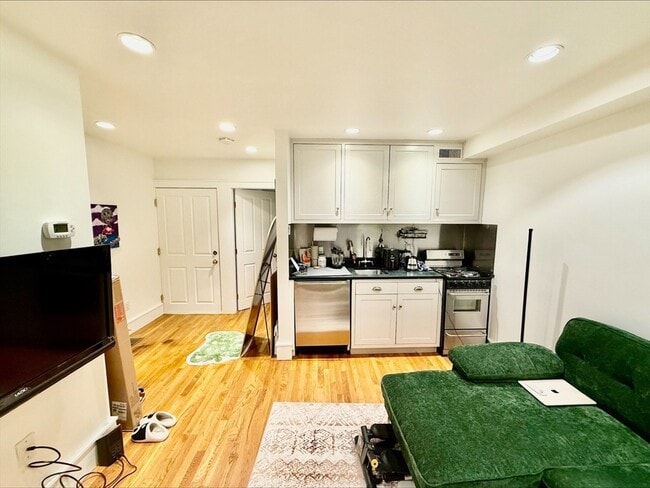 Building Photo - 11 Thacher Ct