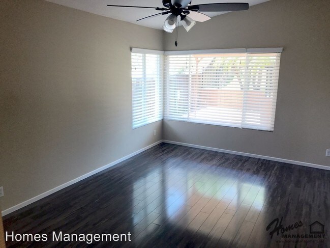 Foto del edificio - 2331 N Iris Ln