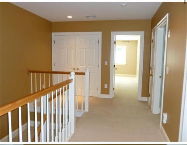 Building Photo - 7 Wimbledon Ct