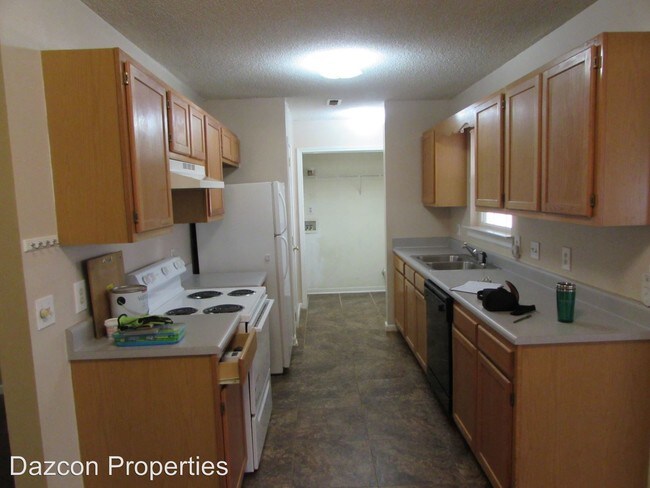 Foto del edificio - 215 Creek View Rd