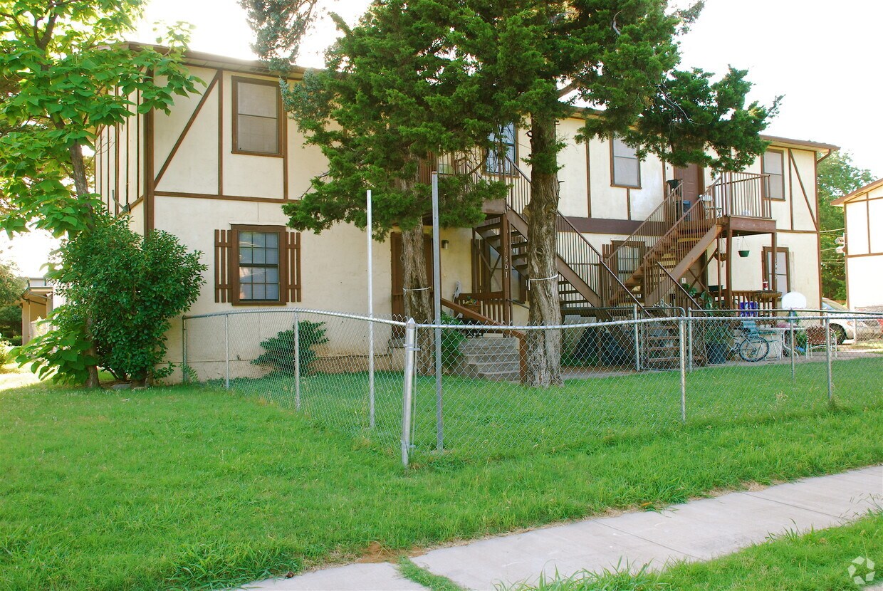 Building Photo - Squirrel Place