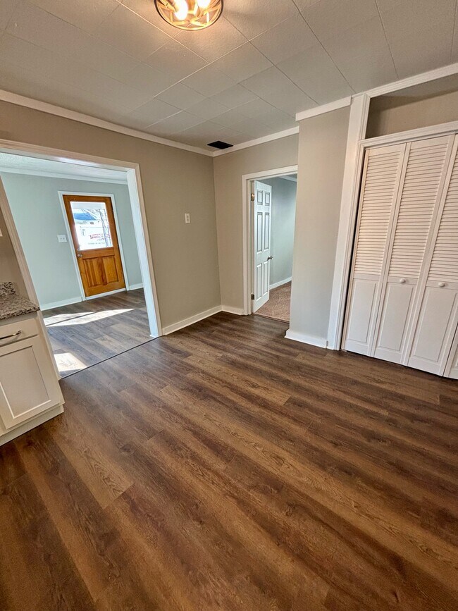 Foto del edificio - 3707 Powell Ave