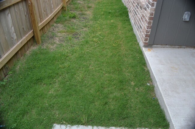 Foto del edificio - 1203 Wales Dr