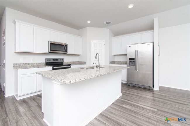 Foto del edificio - 1717 Cedrus Dr