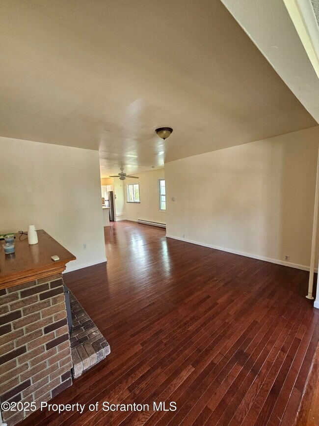 Foto del edificio - 1042 Taylor Ave