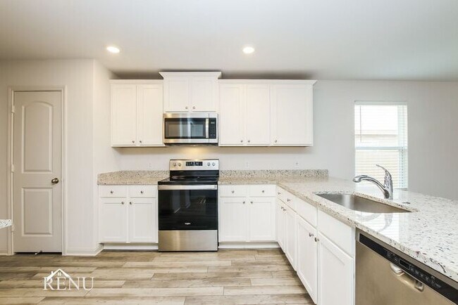 Foto del edificio - Now Available!