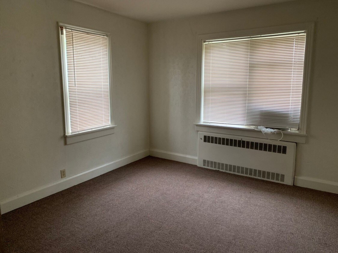 44 E Springfield Rd, Sullivan, MO 63080 Room for Rent in Sullivan, MO