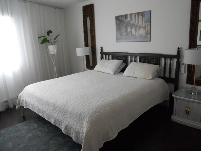 Foto del edificio - 1302 Capella Rd