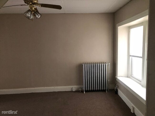 Building Photo - 1 br, 1.5 bath House - 8980 Allentown Pike
