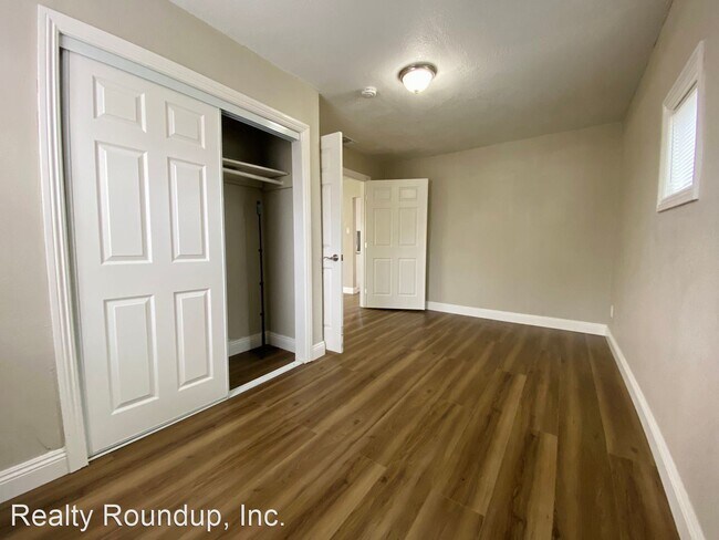 Building Photo - 3 br, 1 bath House - 5260 48th St