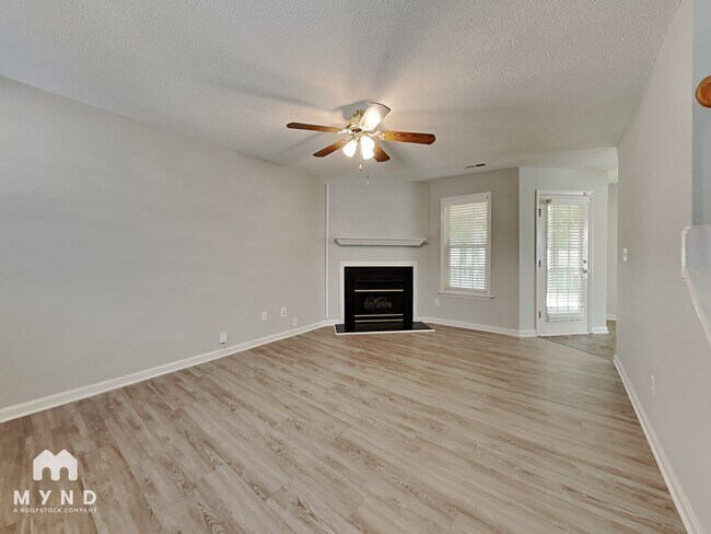 Foto del edificio - 1808 Crag Burn Ln