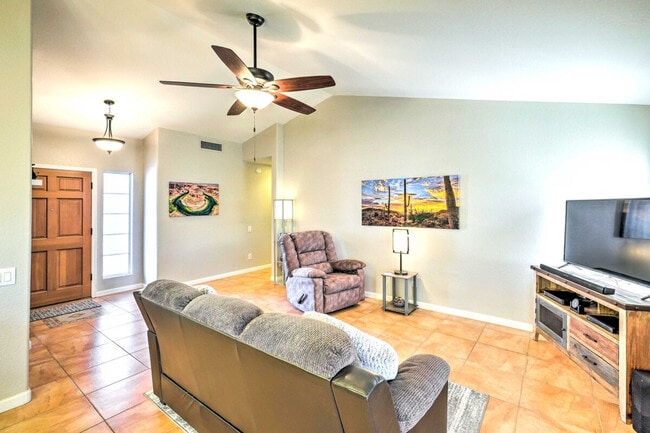 Building Photo - 4401 E Stanford Ave