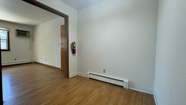 Foto del edificio - $1,200 | 2 Bedroom, 1 Bathroom Apartment | No Pets | Sublease* | Available for May 1st, 2026 Move...