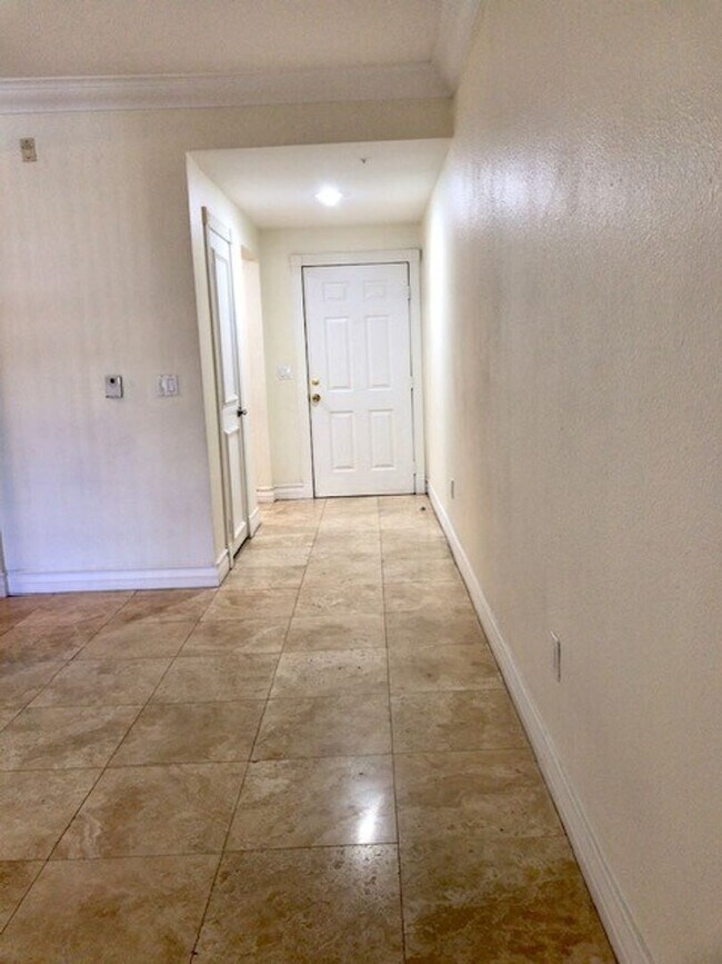Foto del edificio - 1 Bedroom Condo In A Luxurious Community!!