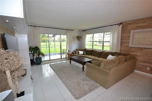 Foto del edificio - 8720  Azalea Ct  104