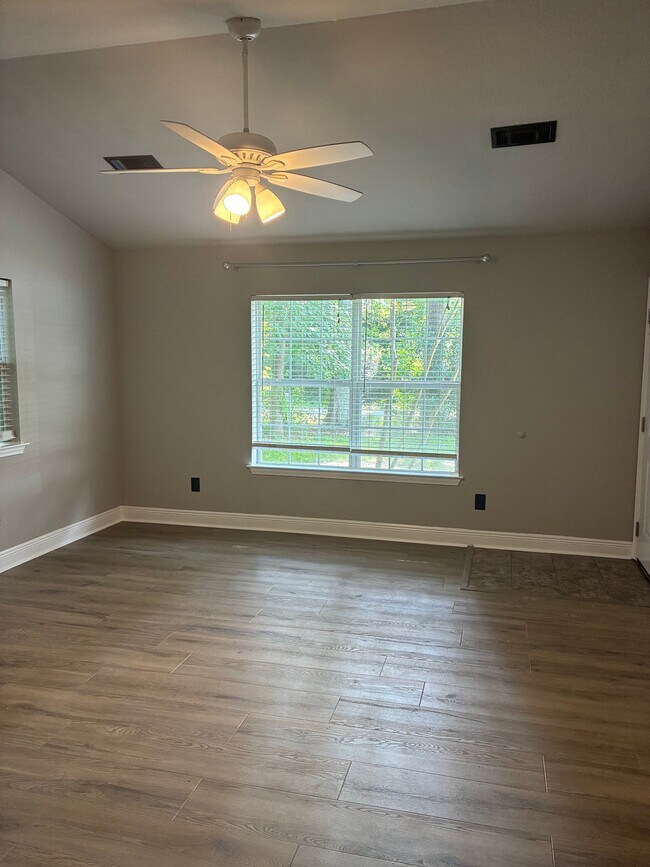 Foto del edificio - 57376 Beech Ave