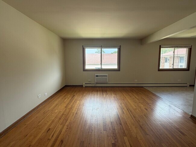 Foto del edificio - 826 N Milwaukee Ave