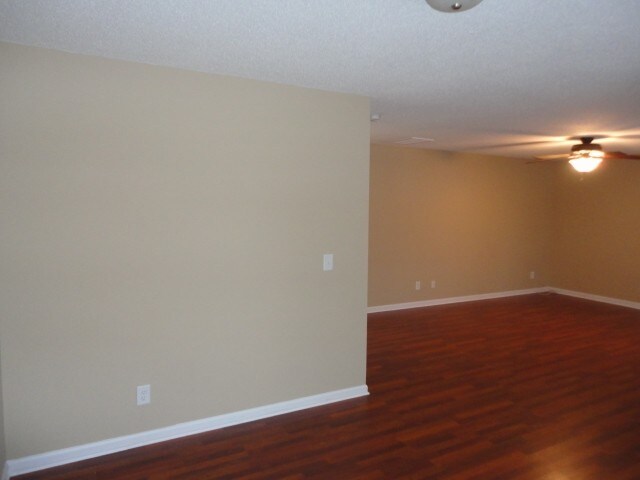 Foto del edificio - 6219 Creekbrooke Court