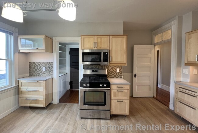 Building Photo - 107 Oxford St