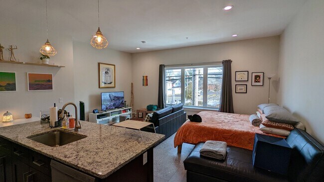 Foto del edificio - 273 Bullocks Point Ave