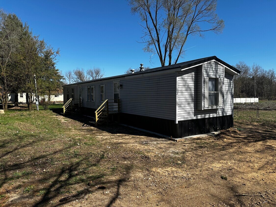 Foto principal - 15817 Lincoln St