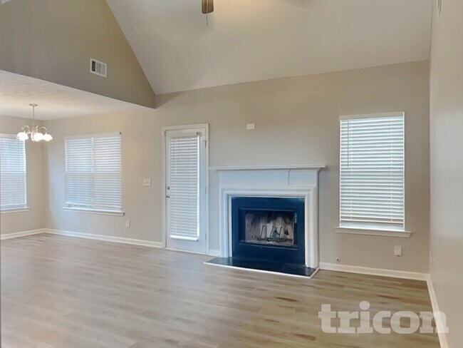 Foto del edificio - 266 Summer Hill Cir