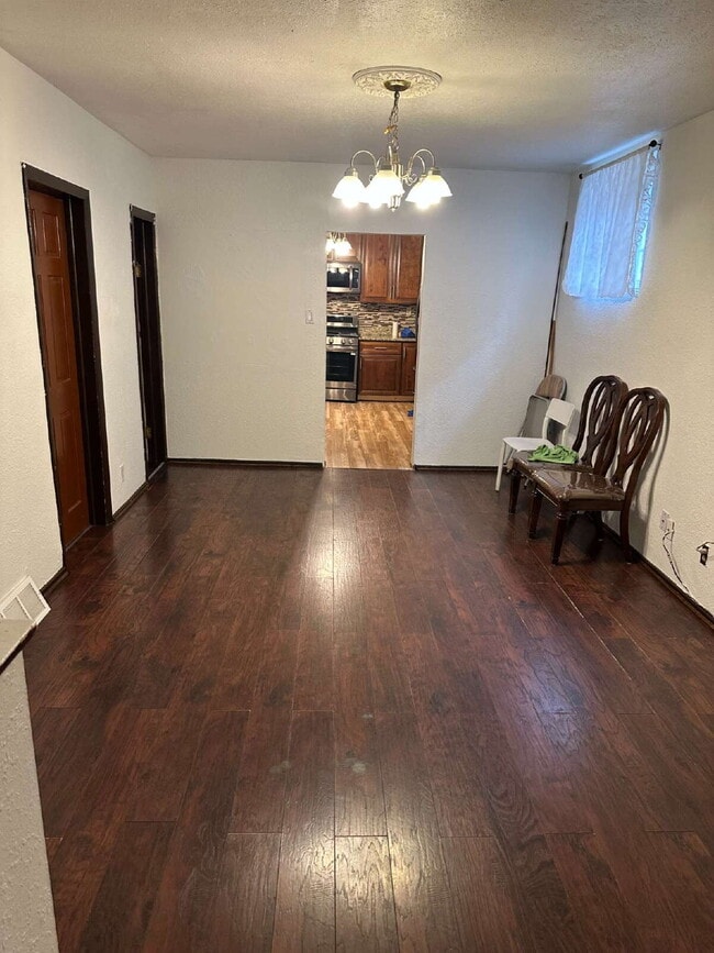 Foto del edificio - Classic Denver Home: 3 Beds, Updated Kitchen, Private Yard, Parking