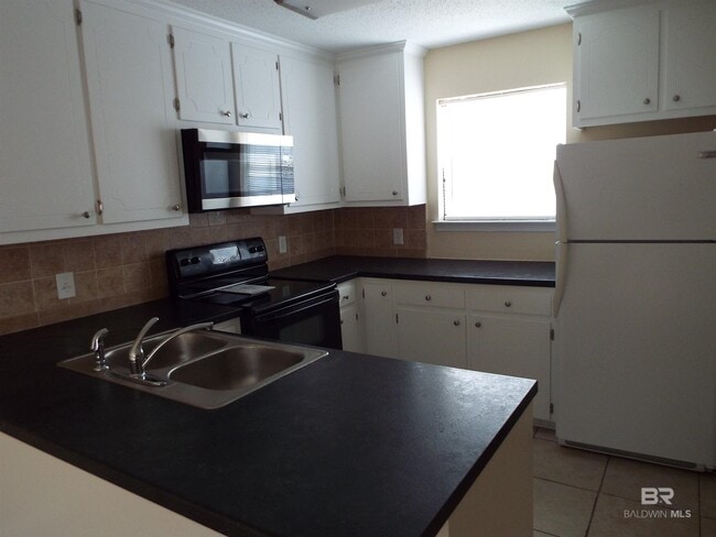 Building Photo - 200 Parma Dr