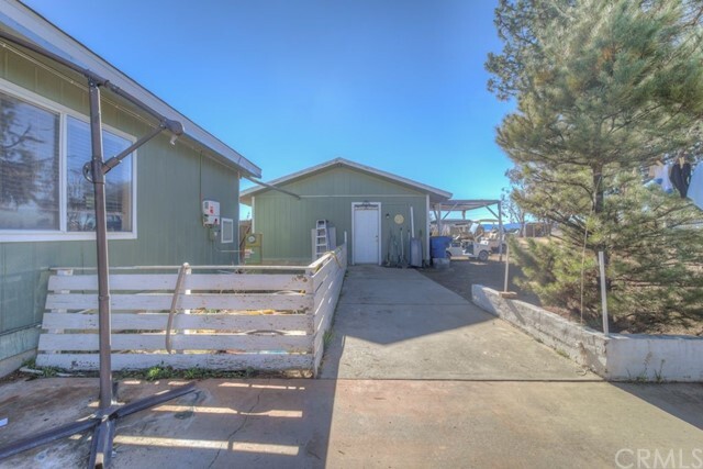 Building Photo - 41200 Rolling Hills Dr