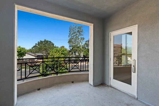 Building Photo - 4424 Whitsett Ave
