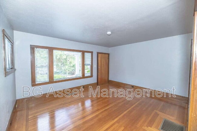 Photo - 3940 Whittle Ave Apartment