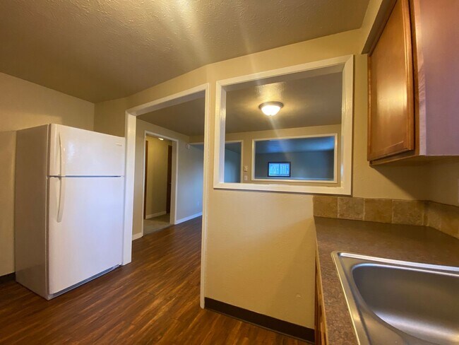 Building Photo - Great Spokane Valley Location-2 bed 1 bath...