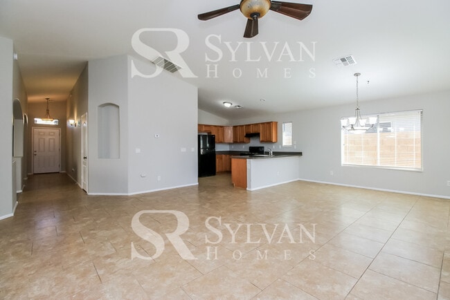 Building Photo - Feel welcome and comfortable in this lovel...