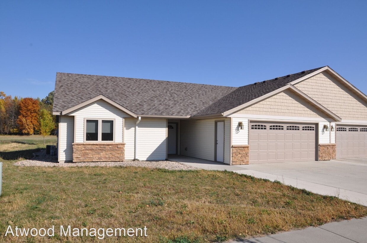 3 br, 2 bath House Timberwolf Townhomes House Rental in Mankato
