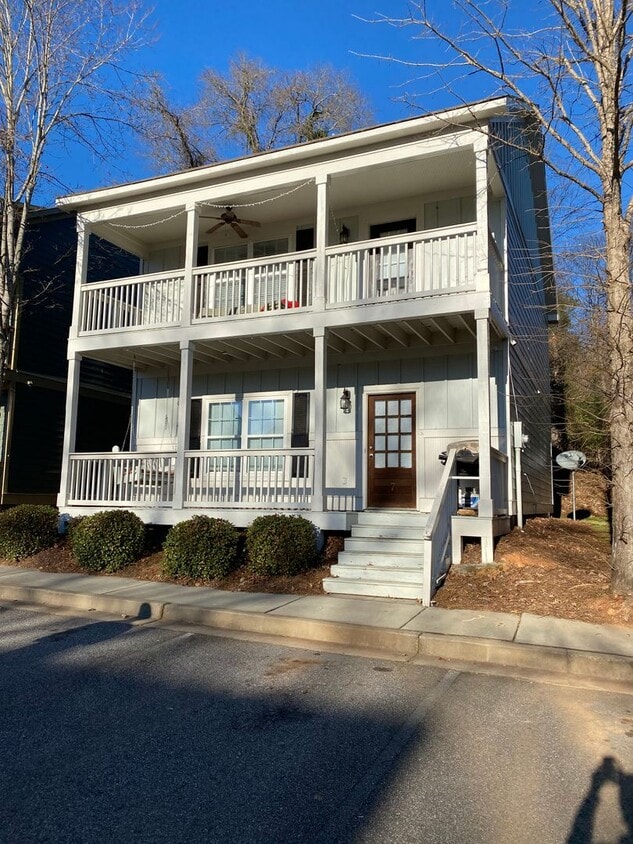 Primary Photo - The Verandas on Ruth St.