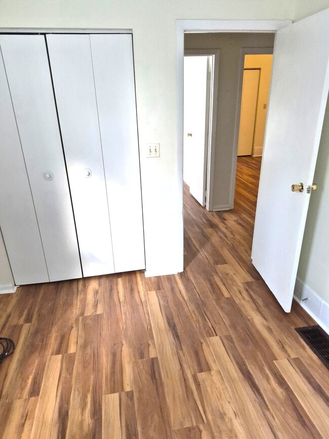 Building Photo - 225 1/2 W 18th St