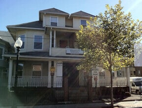 Building Photo - 1458 E Main St