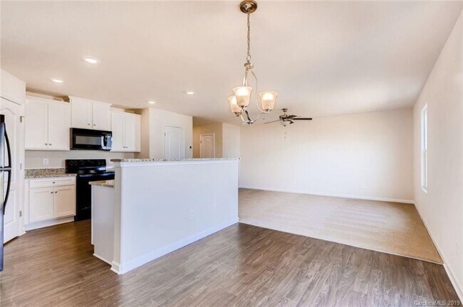Building Photo - 2223 Latimer Ln