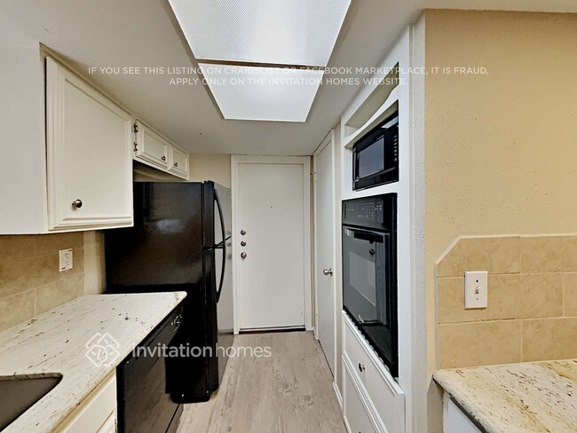 Building Photo - 16430 Forest Bend Ave