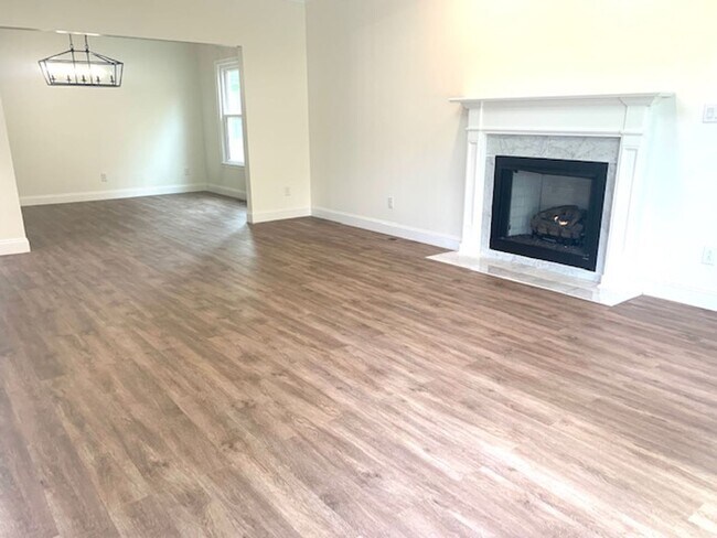 Foto del edificio - Fully Renovated 2 Bed 2 Bath Near Downtown...