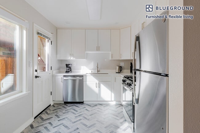 Building Photo - 1230 Mills St