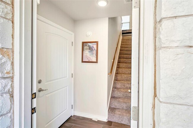 Foto del edificio - 217 Birch Oak Ln